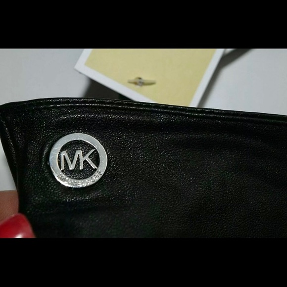 NWT Michael Kors Lambskin Leather Logo Touch Screen Gloves Black Buttery soft M - Picture 8 of 11